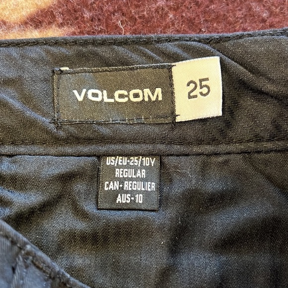 Volcom youth shorts - Picture 4 of 5